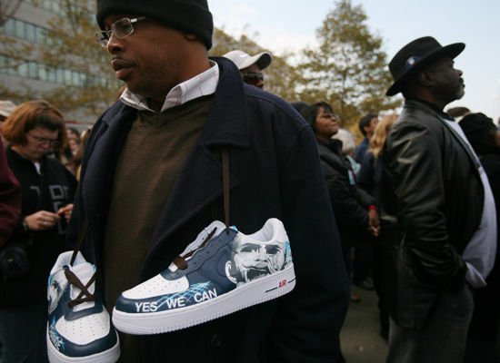 Obama kicks